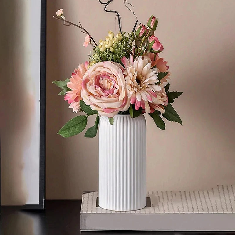 Vase à fleurs décoratif en plastique rayé imitation céramique pour composition florale créative