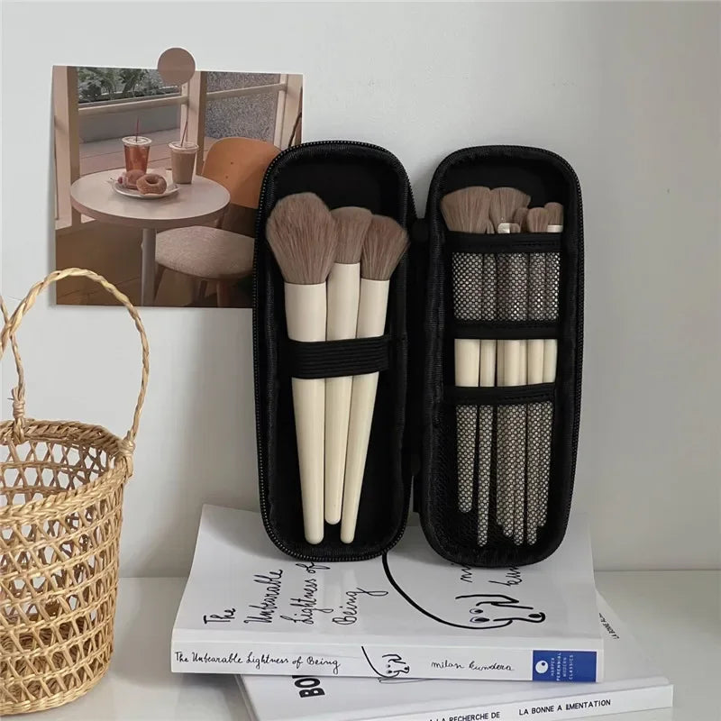 Étui des rangement pour pinceaux de maquillage