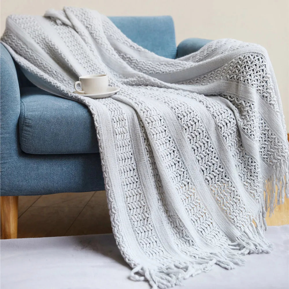 Jeté décoratif en maille texturée avec franges