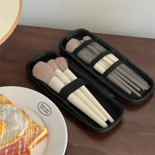 Étui des rangement pour pinceaux de maquillage