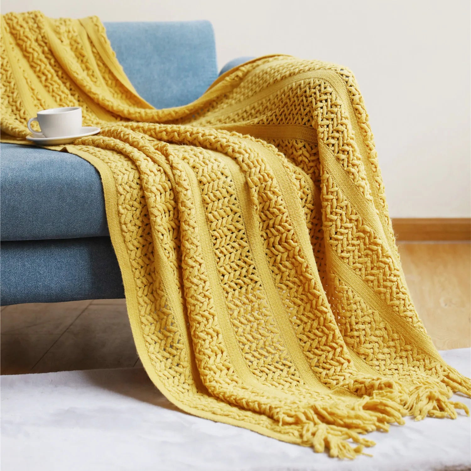 Jeté décoratif en maille texturée avec franges
