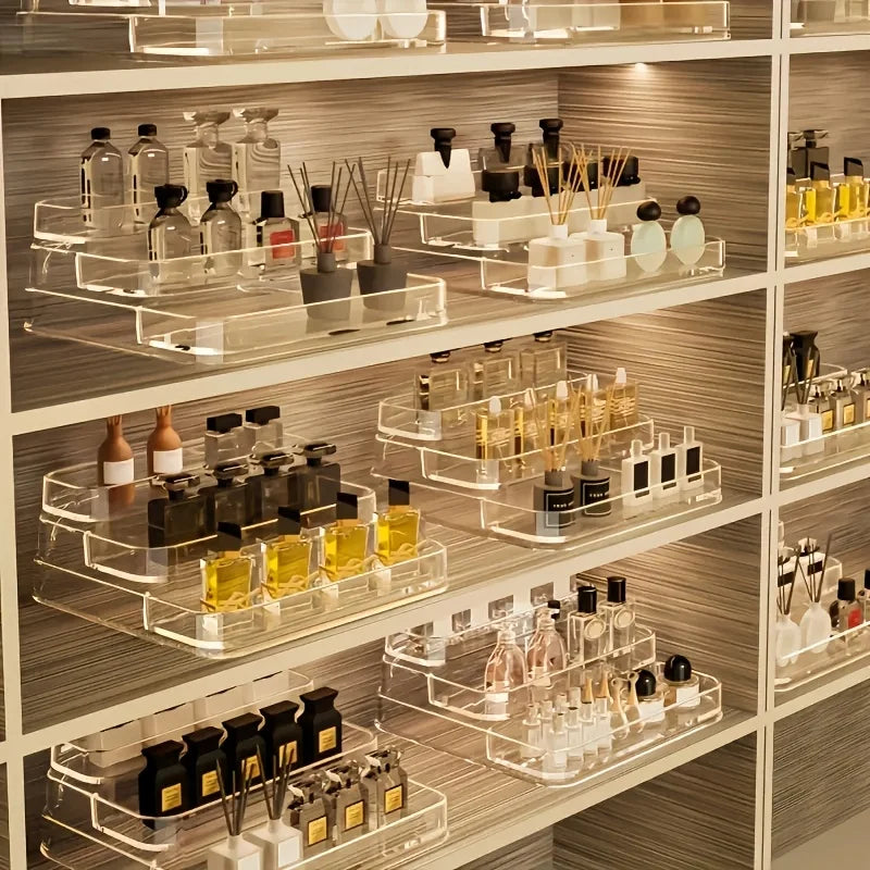 Organisateur de maquillage et parfums en acrylique transparent.
