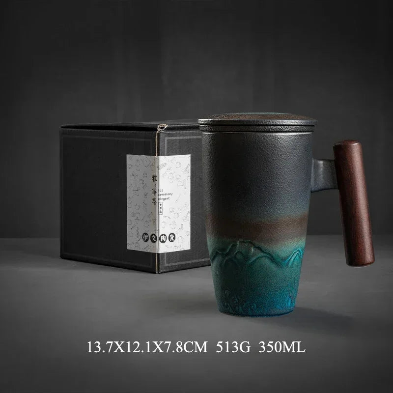Grande tasse en céramique avec infuseur a thé, couvercle et manche en bois