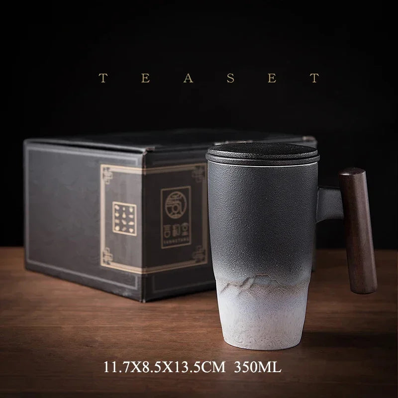 Grande tasse en céramique avec infuseur a thé, couvercle et manche en bois