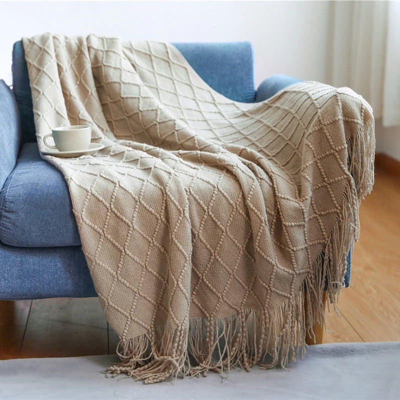 Jeté décoratif en maille texturée avec franges