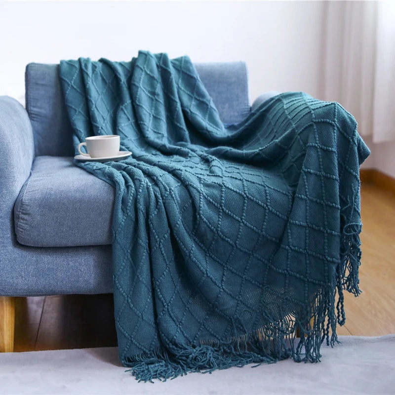 Jeté décoratif en maille texturée avec franges