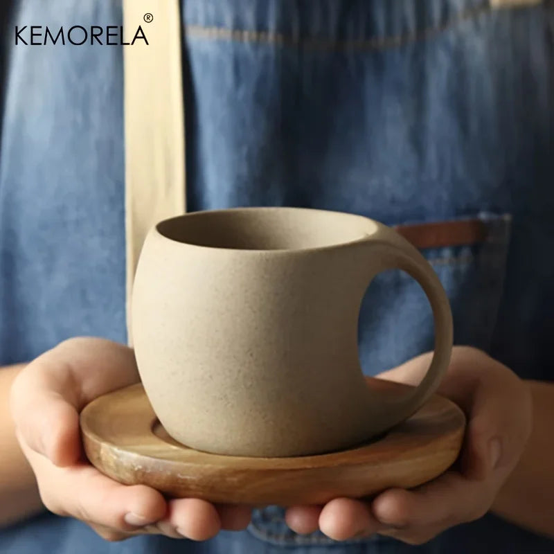 Tasse en céramique artisanale avec soucoupe en bois - 220ml